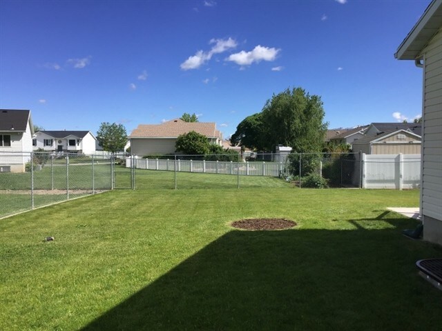 Building Photo - 2552 W 1500 N