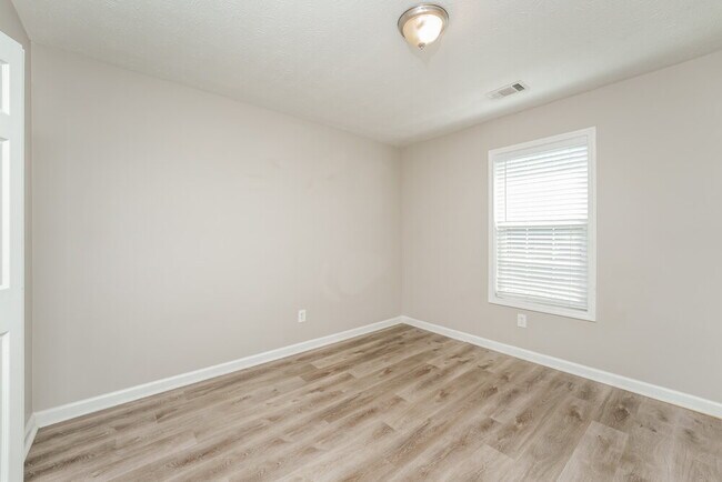 Building Photo - 1530 Range Heights Terrace