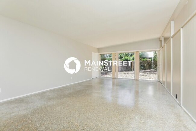 Building Photo - 4 Bedroom Pet-Friendly Home in Edgewood, FL with Main Street Renewal