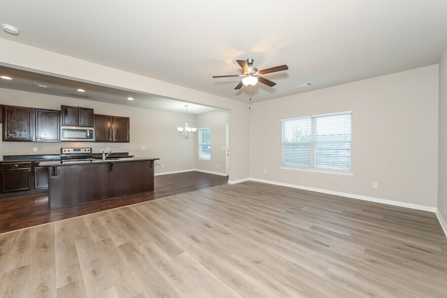 Building Photo - 133 Fern Walk