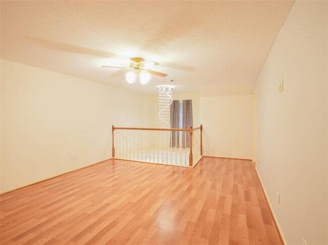 Building Photo - 16322 Red Oak Dr