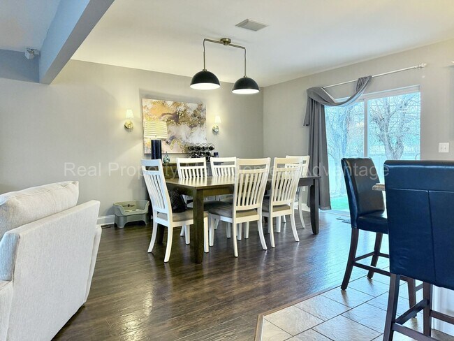 Building Photo - 3 Bed/2.5 Bath - Cape Cod Charm with Modern Comforts Throughout