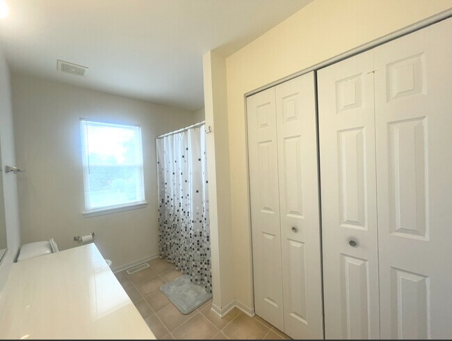 Building Photo - 1884 Fescue Dr