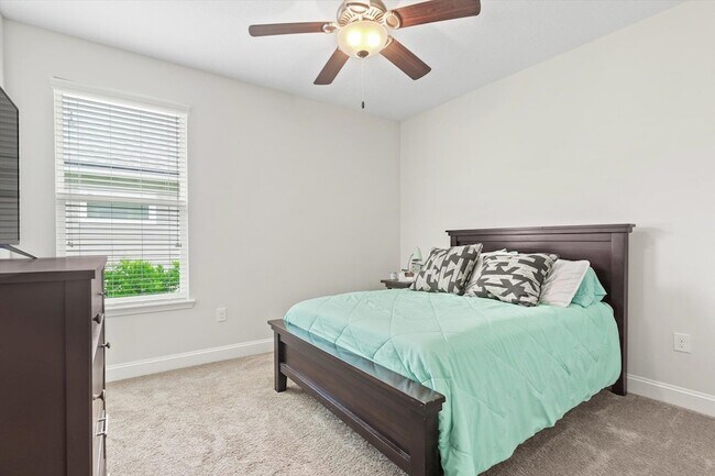 Building Photo - 256 Vivian James Dr