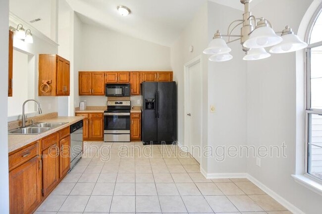 Building Photo - 801 Alwyn Blvd