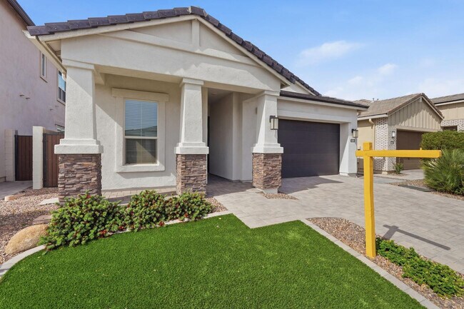 Building Photo - 5028 E Shady Glen Ave