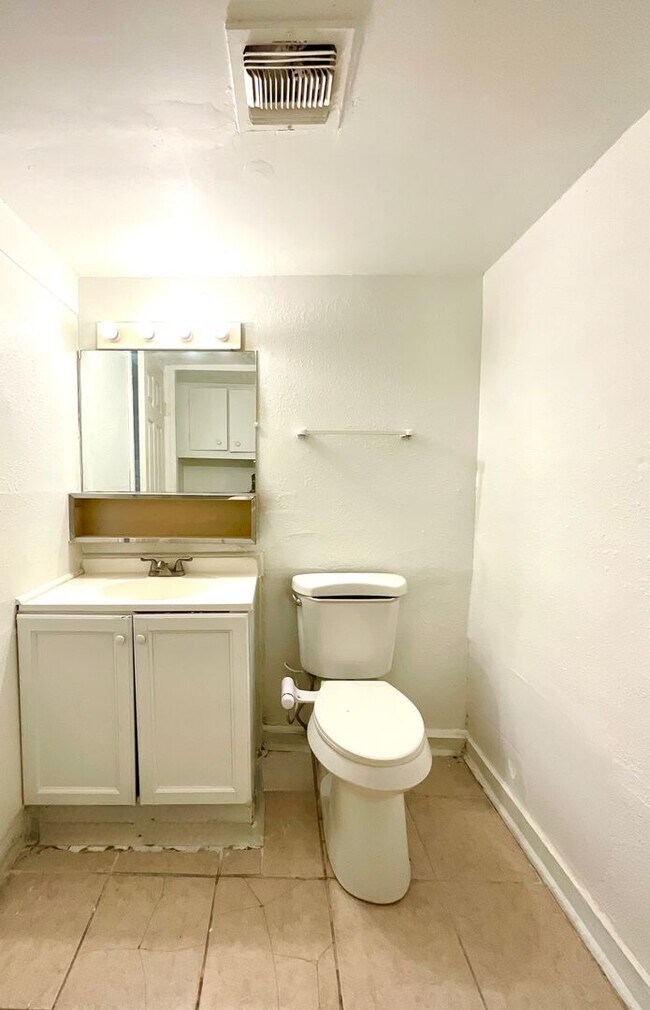 Building Photo - **APPLICATION RECEIVED** Available NOW! Prime Location 3-Bedroom, 2-Bath Home In Converse!!