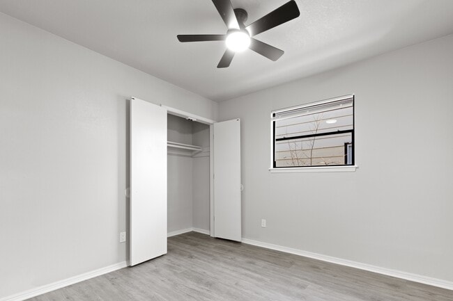 Building Photo - 1304 Pinewood Ct