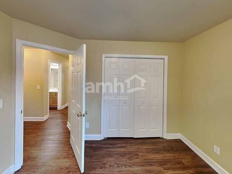 Building Photo - 3030 Romain Trl