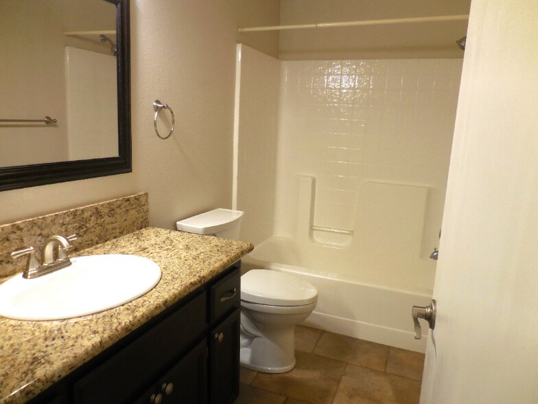 Building Photo - 368 Quail Dr
