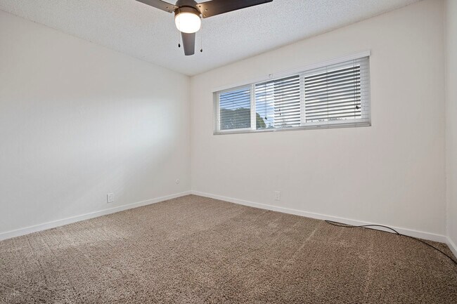 Building Photo - Pointe 38