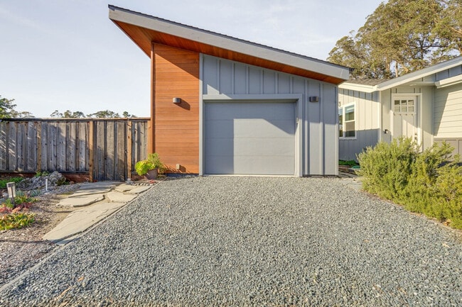 Building Photo - 157 Ave Portola