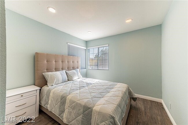 Building Photo - 6420 W Alomar Ave