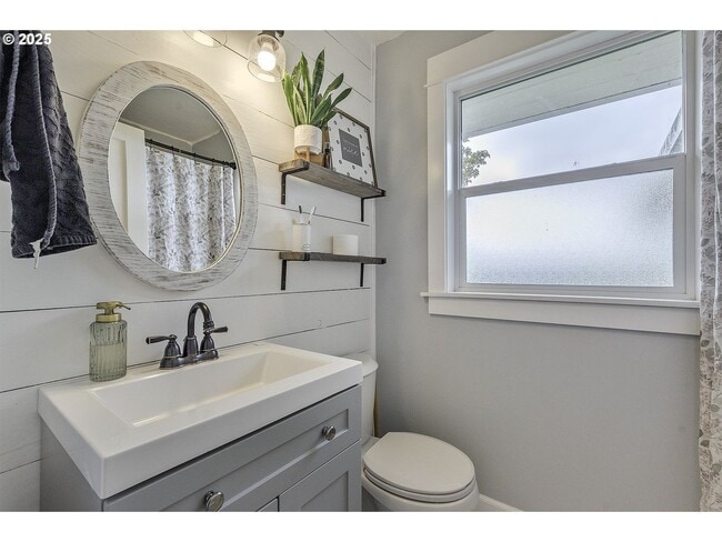 Building Photo - Verboort Country Retreat Front/Back Yards, Barn/shop with second story, Garden beds, lots of park...