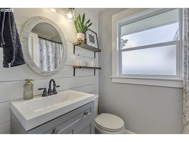 Building Photo - Verboort Country Retreat Front/Back Yards, Barn/shop with upper level, and Extra Storage!