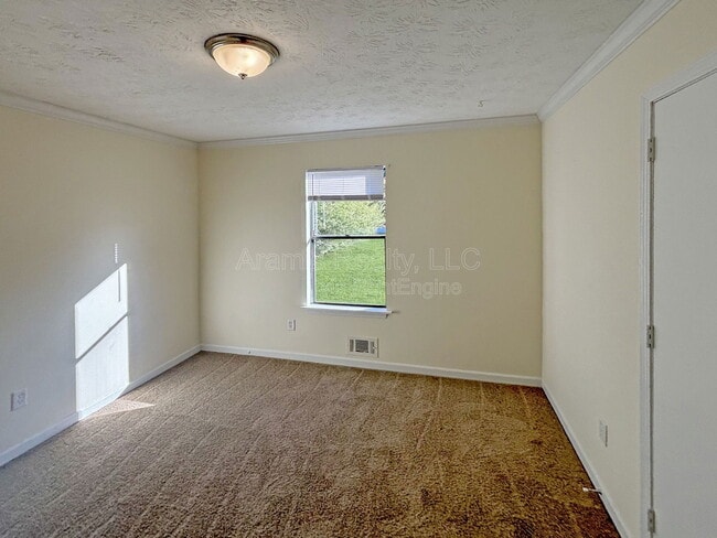 Building Photo - 3766 Saddle Ridge Dr SW