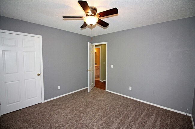 Building Photo - 1205 SE 22nd St