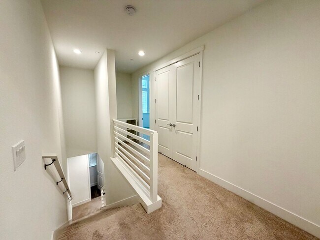 Building Photo - 37316 Suncrest St
