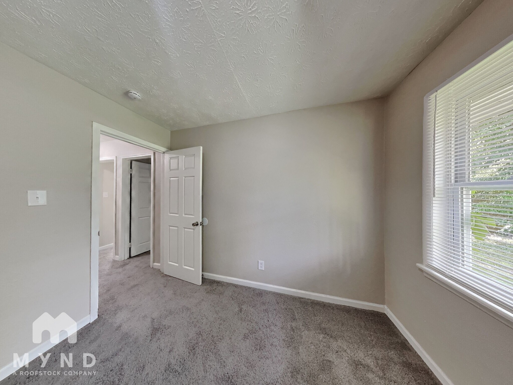 Building Photo - 6125 Roselawn Dr