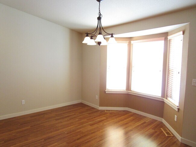 Building Photo - 3 Bedroom, 2 Bathroom on Corner Lot in Subdivision in North Prineville - Available Now!