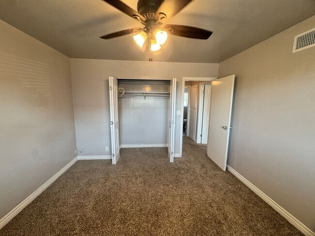 Building Photo - Spacious 2-Bedroom, 2-Bath Apartment for R...