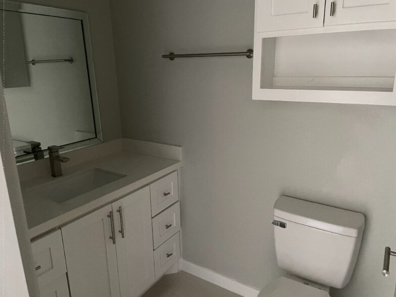 Building Photo - 312 W Rutherford Ave