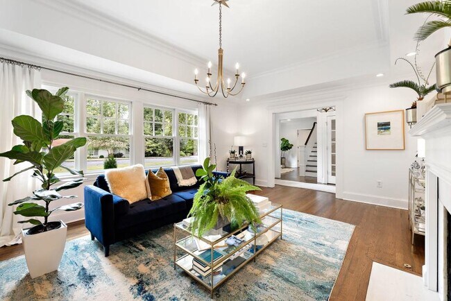 Building Photo - 1737 Barnesdale Way NE