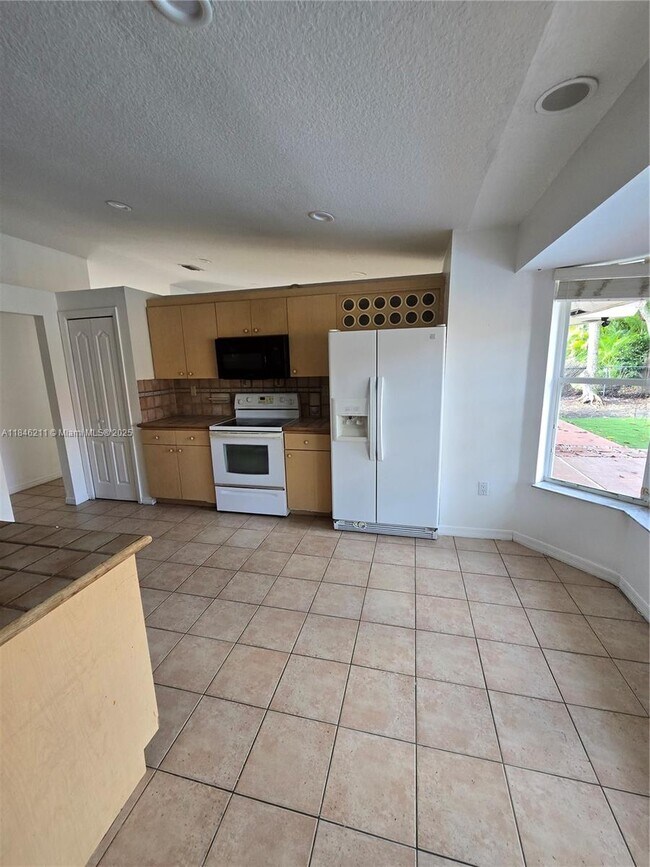 Building Photo - 14300 SW 152nd Pl