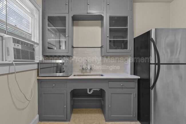 Building Photo - 436 Westmoreland St