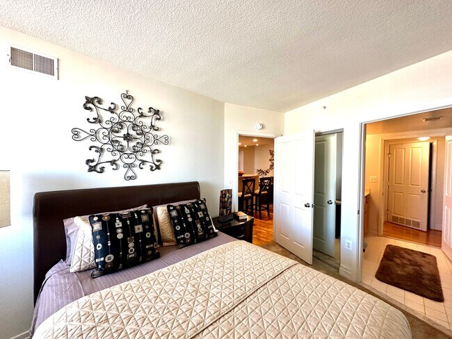 Building Photo - Fully Furnished Luxurious 2 Bedroom Condo ...