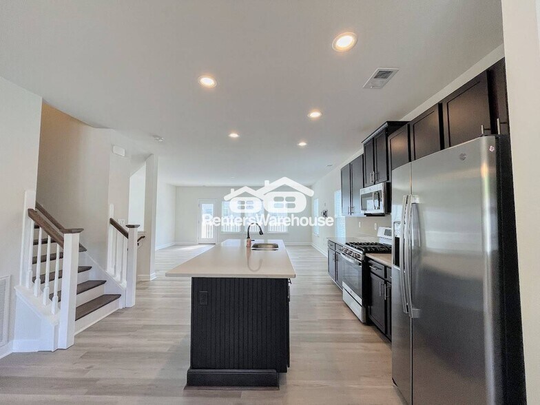 Building Photo - 1005 Opal St