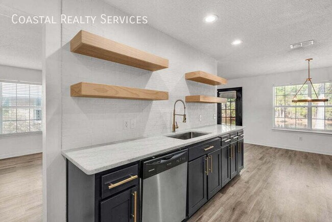 Building Photo - 9756 Seafarers Way-
