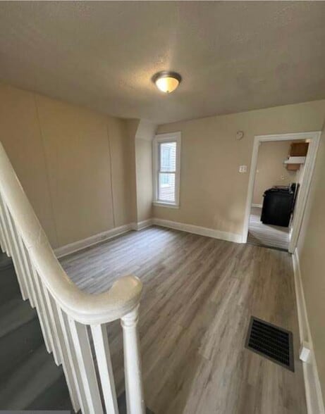 Building Photo - 11 Cedar St