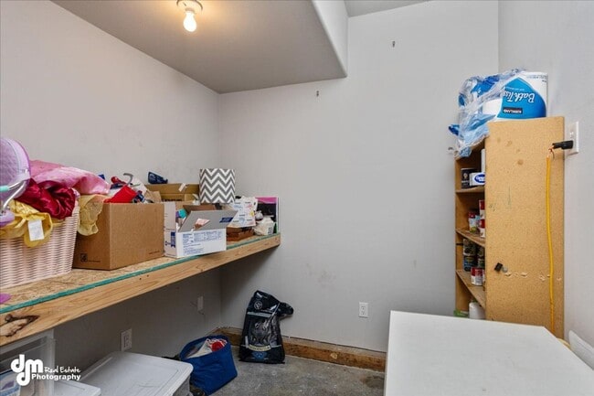 Building Photo - Cozy 3 bedroom 2 bath home w/ fully fenced...