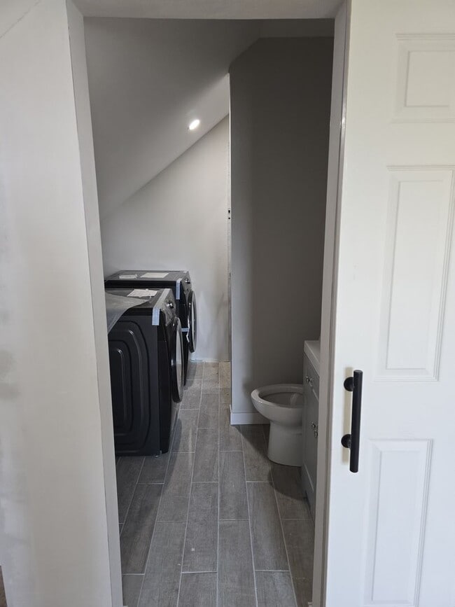 Building Photo - BE THE FIRST PERSON TO SIT ON THE TOILET! BRAND NEW 1BED/1BATH IN LOGAN SQUARE/BUCKTOWN