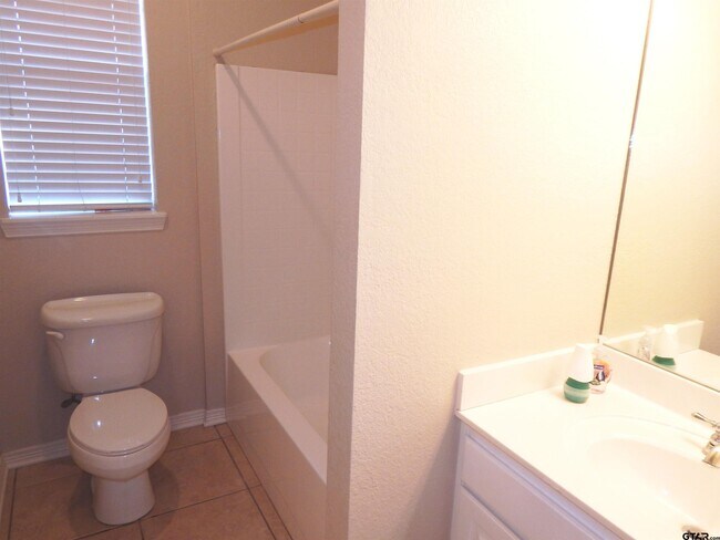 Building Photo - 5622 Andover Dr