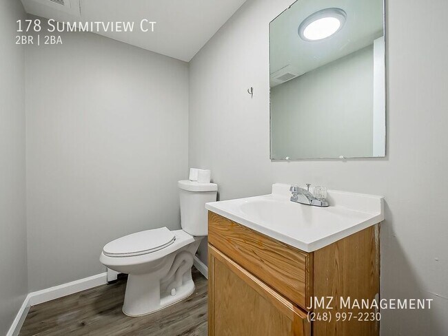 Building Photo - 178 Summit View Ct