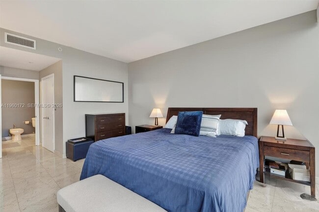 Building Photo - 601 NE 36th St