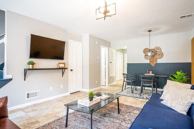 Building Photo - 1283 Sweet Pine Dr