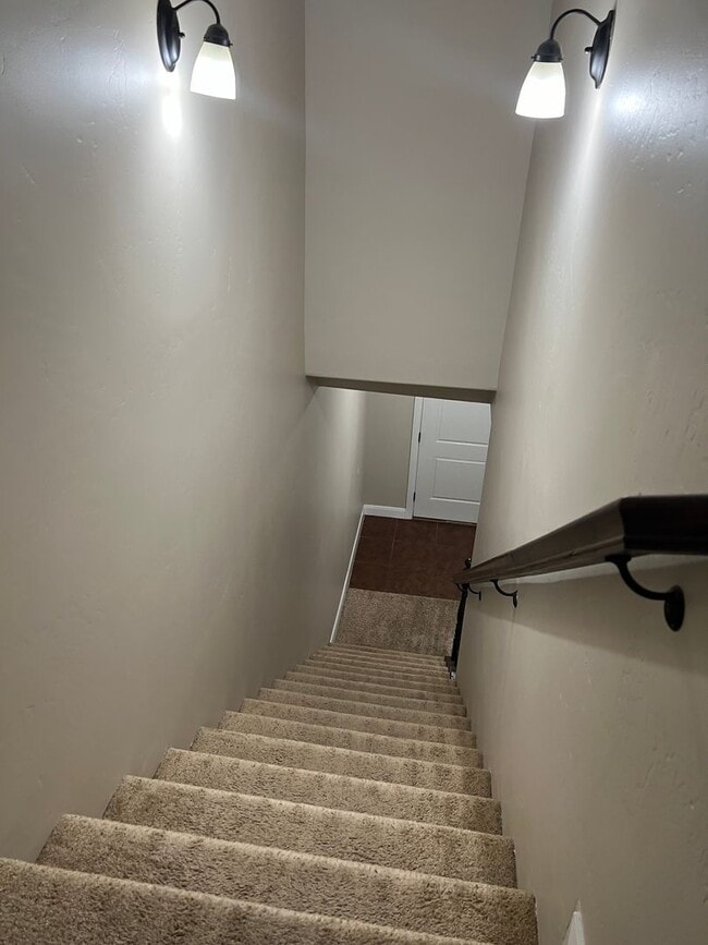 Building Photo - Newly Updated Townhome in Cedar Crossing