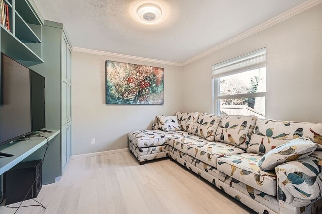 Building Photo - Basement Bedroom