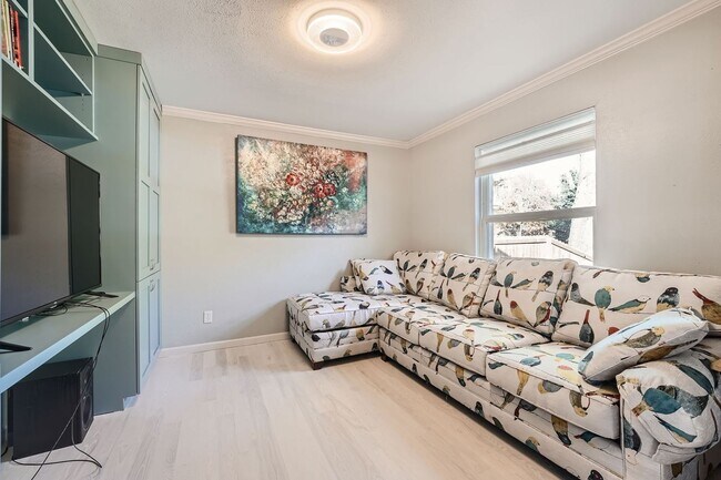 Building Photo - Newly renovated home in Central Boulder wi...