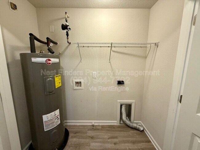 Building Photo - 9121 Western Way