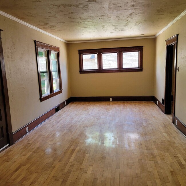 Building Photo - 609 E Kimberly Ave
