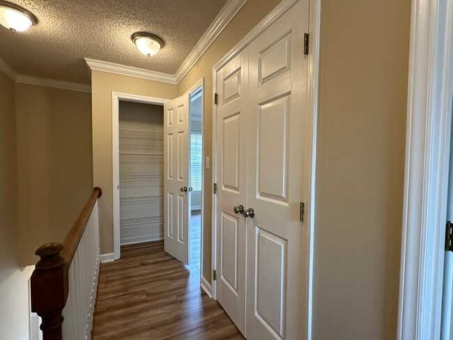 Building Photo - 328 Brookside Ct