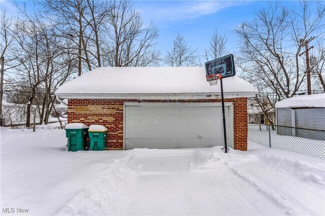 Building Photo - 17604 Mapleboro Ave