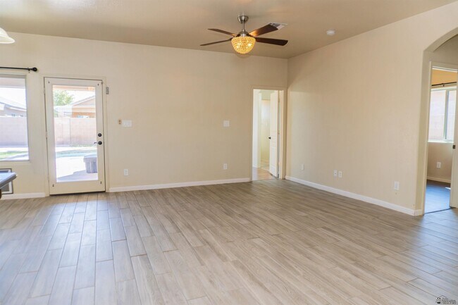 Building Photo - 2549 S 42nd Ave