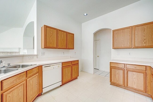 Building Photo - 2710 Logan Dr