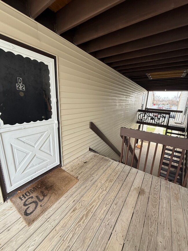 Building Photo - 22 Avon Dr