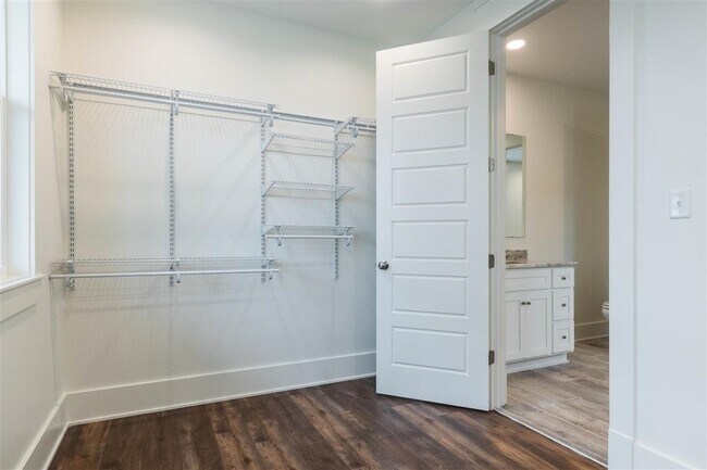 Building Photo - 414 Traditions Blvd